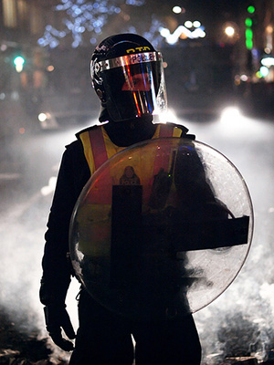 RiotPolice-FlickrUserHozinja